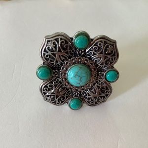 Five mini turquoise in a flower shaped ring